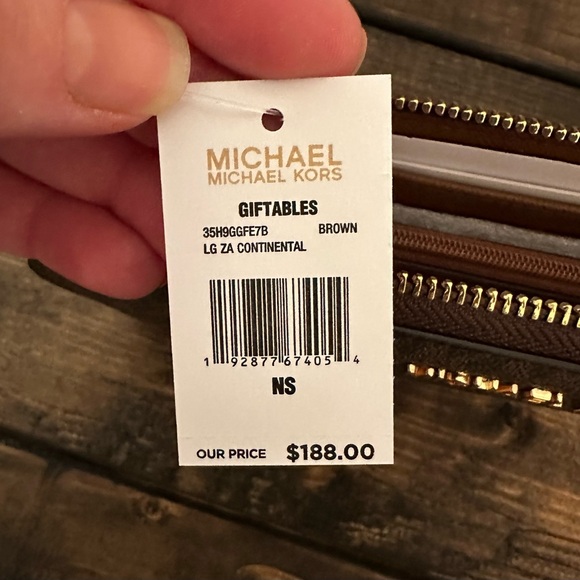 Michael Kors Wallet Set - Picture 2 of 4